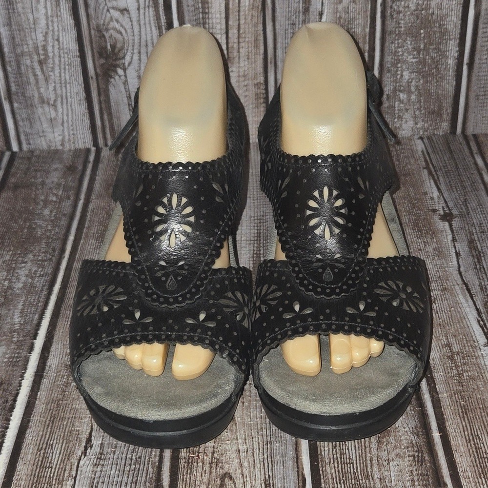 Sz 40 / 9.5-10 Dansko Sapphire Black Leather Floral Laser Cut Wedge Sandals Good - Picture 2 of 7